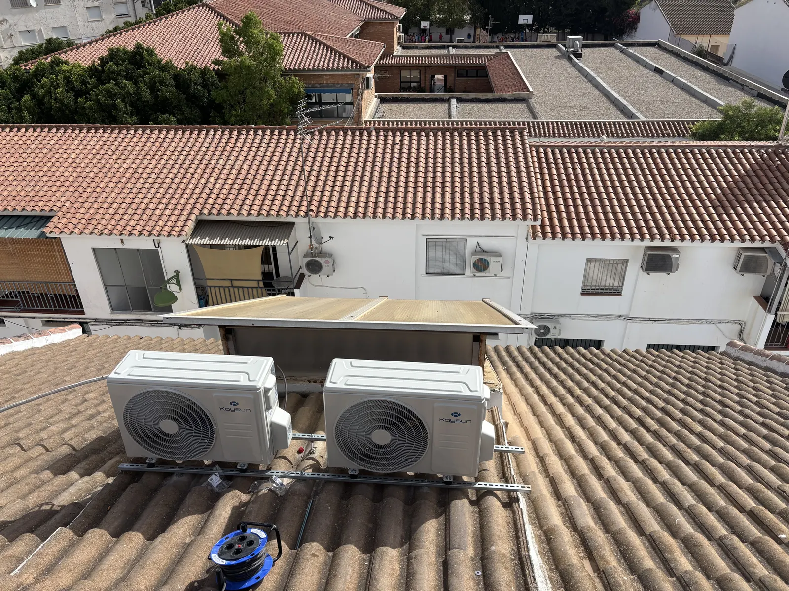 Unidades exteriores de aire acondicionado instaladas en cubierta por Grupo 3